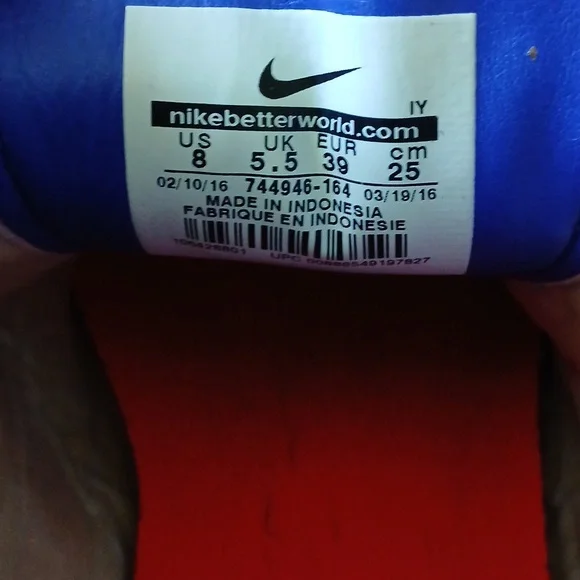 Nike Soccer Cleats - Picture 8 of 8